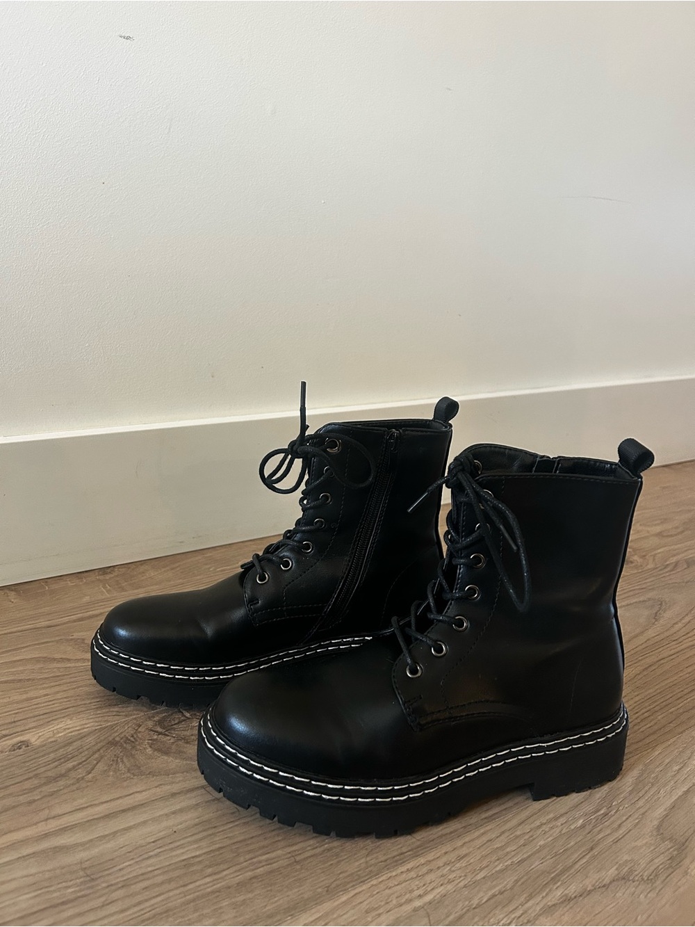 Steve Madden Black Lace-Up platform Chunky Combat Boots with Side Zipper - Picture 2 of 3